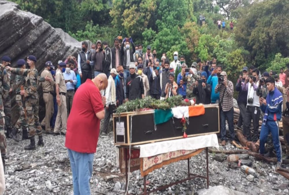 jammu kashmir Encounter: Uttarakhand martyrs gokarn singh Wife Feel proud on husband Funeral