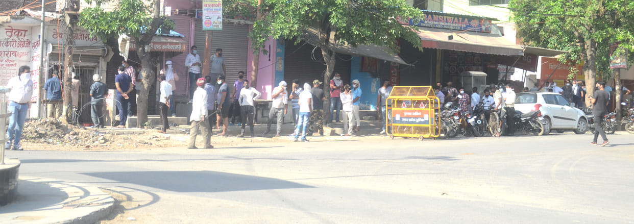 Long queues started as soon as the contracts opened, police was called