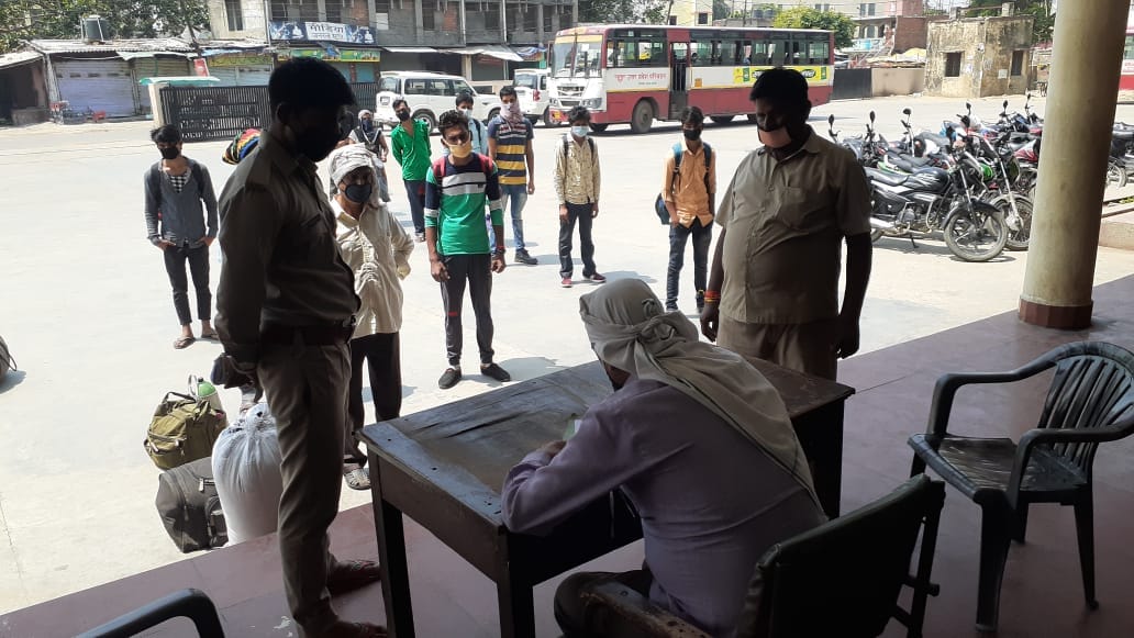 152 laborers and students from 10 buses arrived on Monday