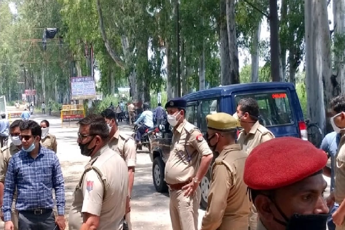 Lockdown, Liquor shops closed after opening because customers did not follow social distancing in Bijnor