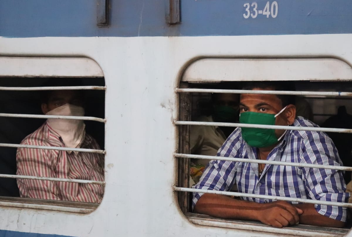 Shramik special train Arrived mumbai to gorakhpur with 1200 laborers