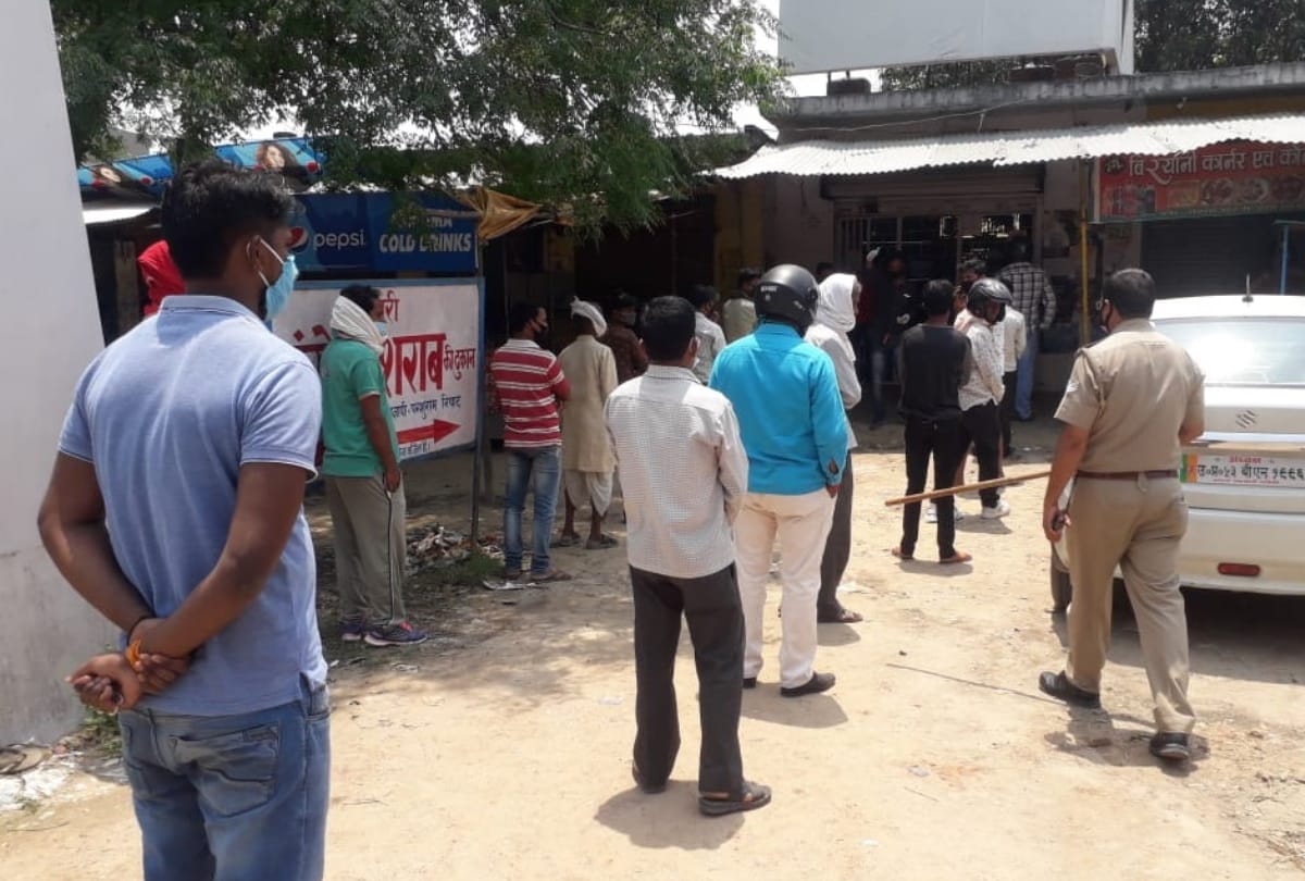 people in long queue in liquor shop at Gorakhpur see latest photos