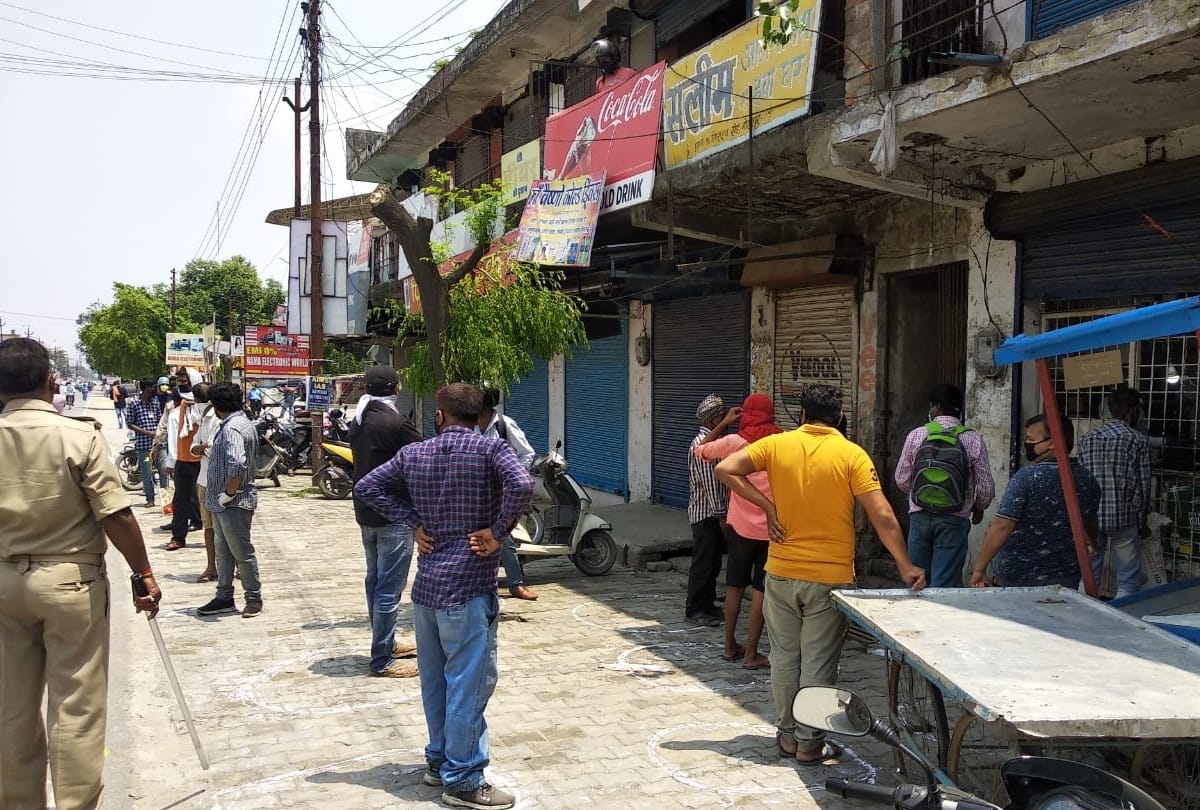 people in long queue in liquor shop at Gorakhpur see latest photos