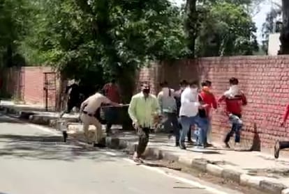 Lathi Charge on the migrant laborers in Jind of Haryana
