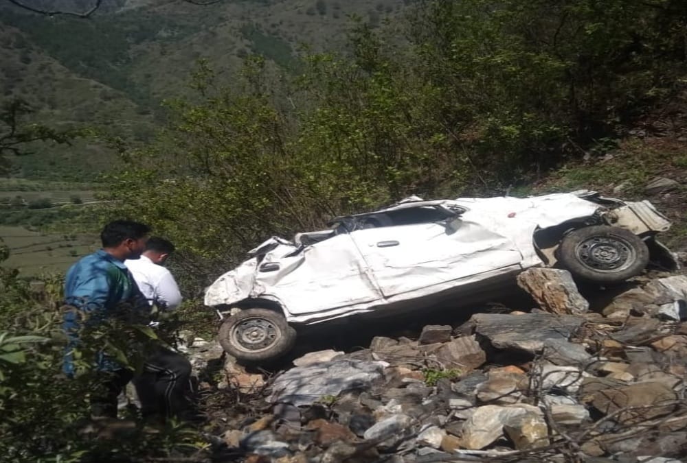 Uttarakhand Accident News: Car fell into ditch in chakrata Tiuni road, tehsildar died and three Injured