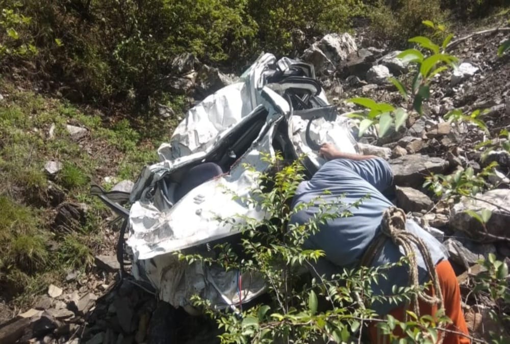 Terrific Car Accident after fall into ditch in Vikasnagar, father died and daughter family badly injured, Photos
