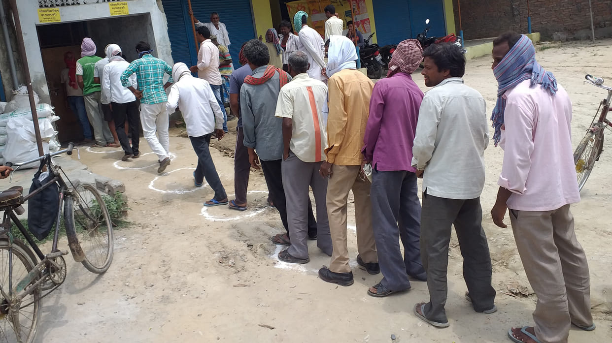 There is a fight for gutkha somewhere and social distancing is ignored