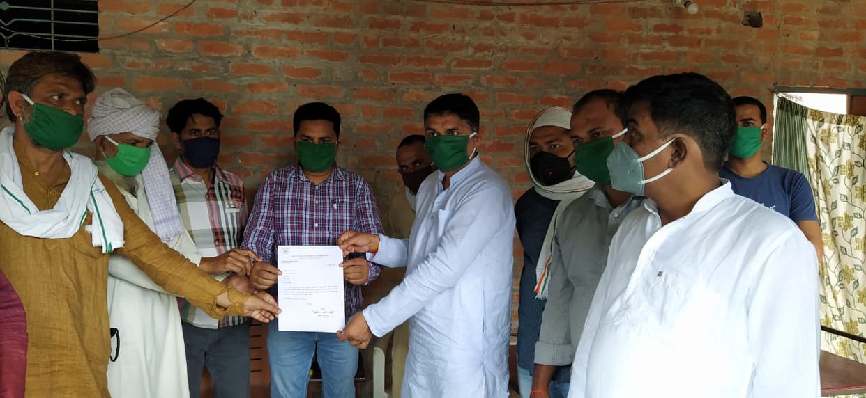 COVID19 : Distributed 26000 masks, Priyanka Gandhi praised