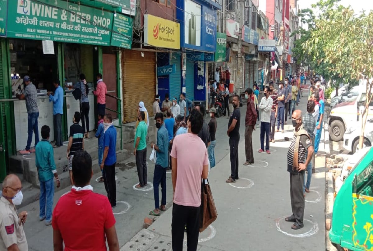 Varanasi administration changed the opening day of shops and establishments