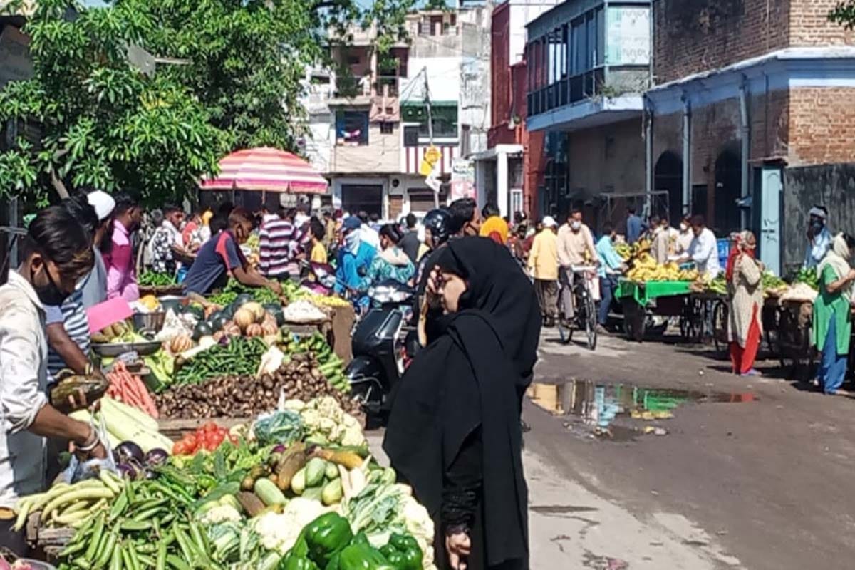 A vegetable market will remain in Meerut for three months in Jagriti Vihar Extension