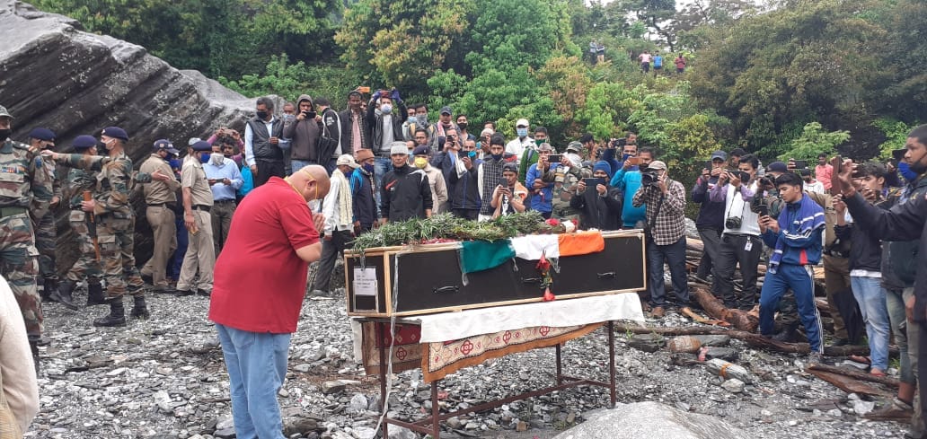 Encounter in jammu kashmir: Uttarakhand martyrs gokarn singh cremation