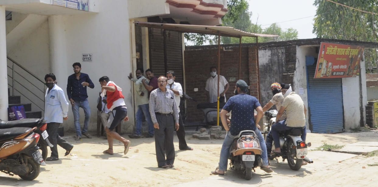 Pratapgarh: 40 days later shops opened, liquor was looted, sales of more than 50 lakhs