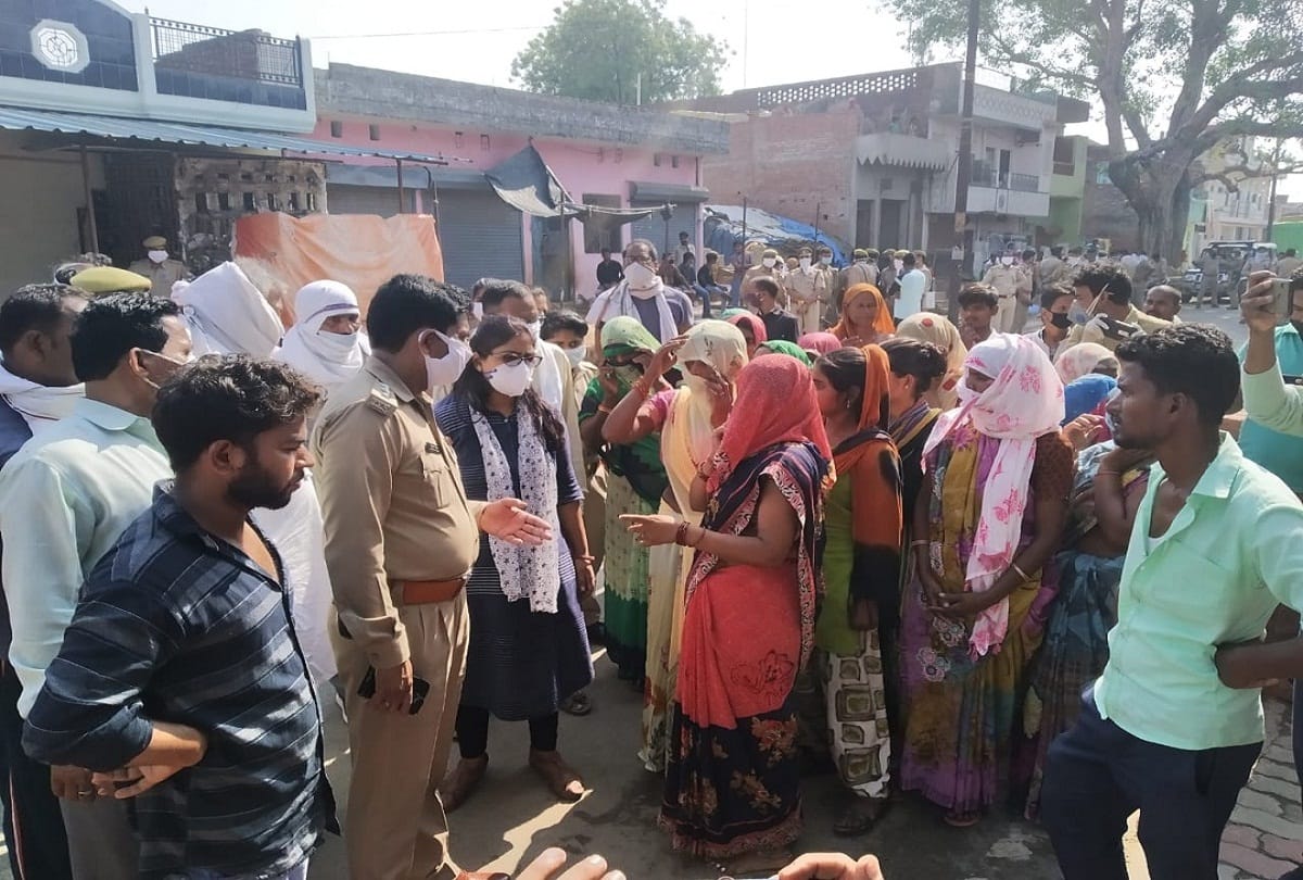 Kaushambi UP (Uttar Pradesh) Fire Latest News in Hindi: Three killed in firecrackers factory, village creates chaos