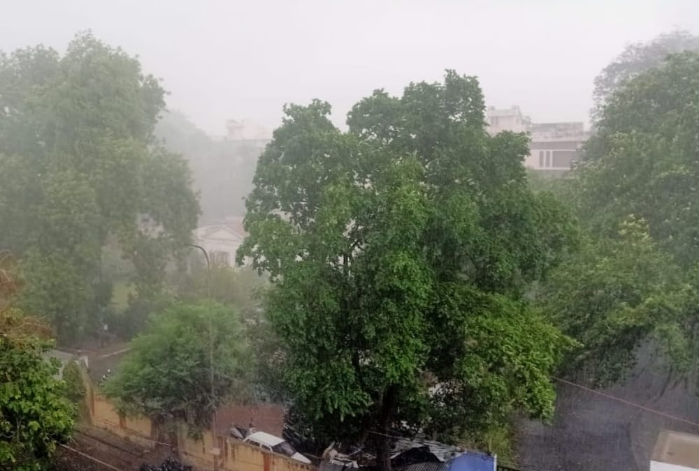 Heavy rain and hailstorm lashes Lucknow and nearby areas.