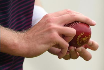 गजब : खेल में हुआ खेल, दो गेंद फेंकने की कीमत 1400 रुपये game happened in the game, the cost of throwing two balls is Rs 1400