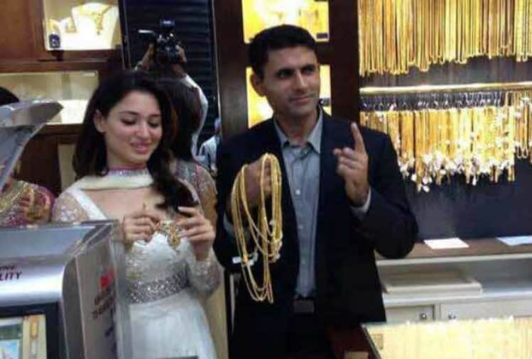 This is the truth of Tamannaah Bhatia picture buying jewelery for marriage