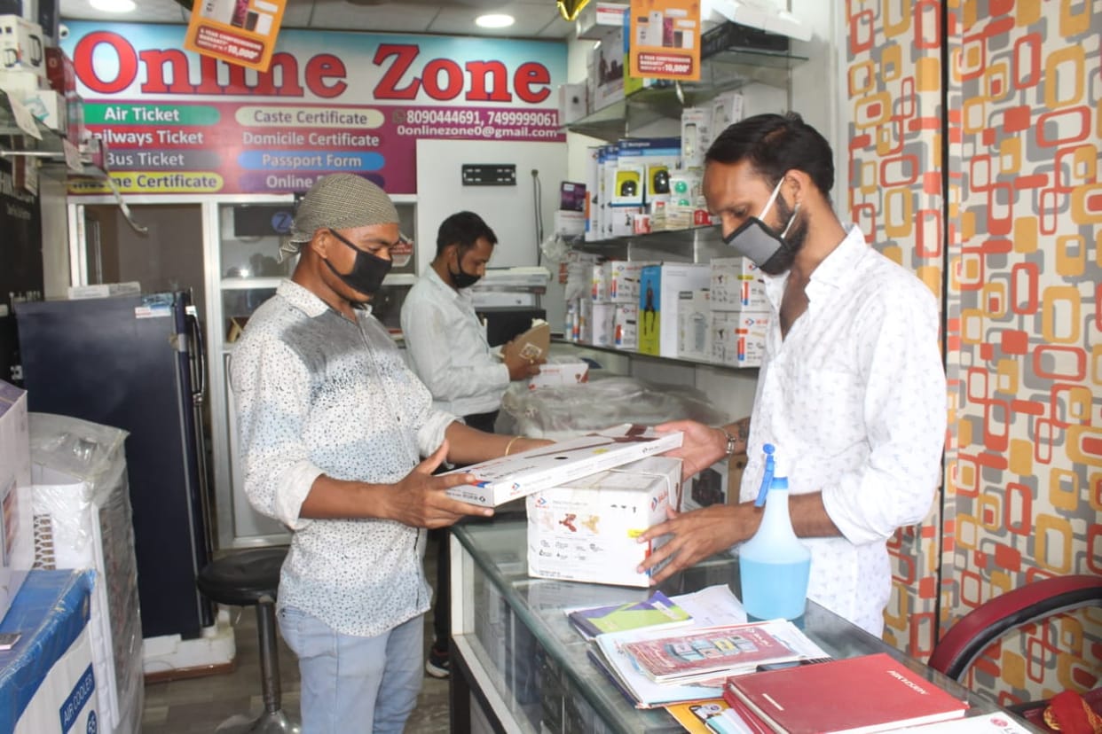 Mobile shops opened, computer shops closed