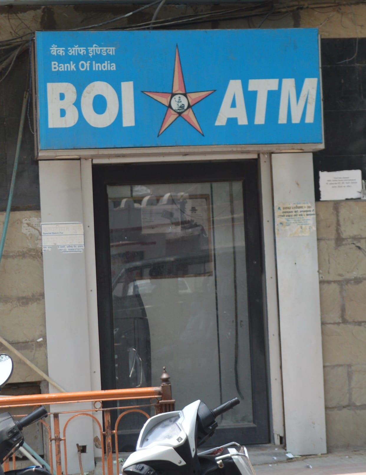Hathras: City ATMs not providing support even in lockdown