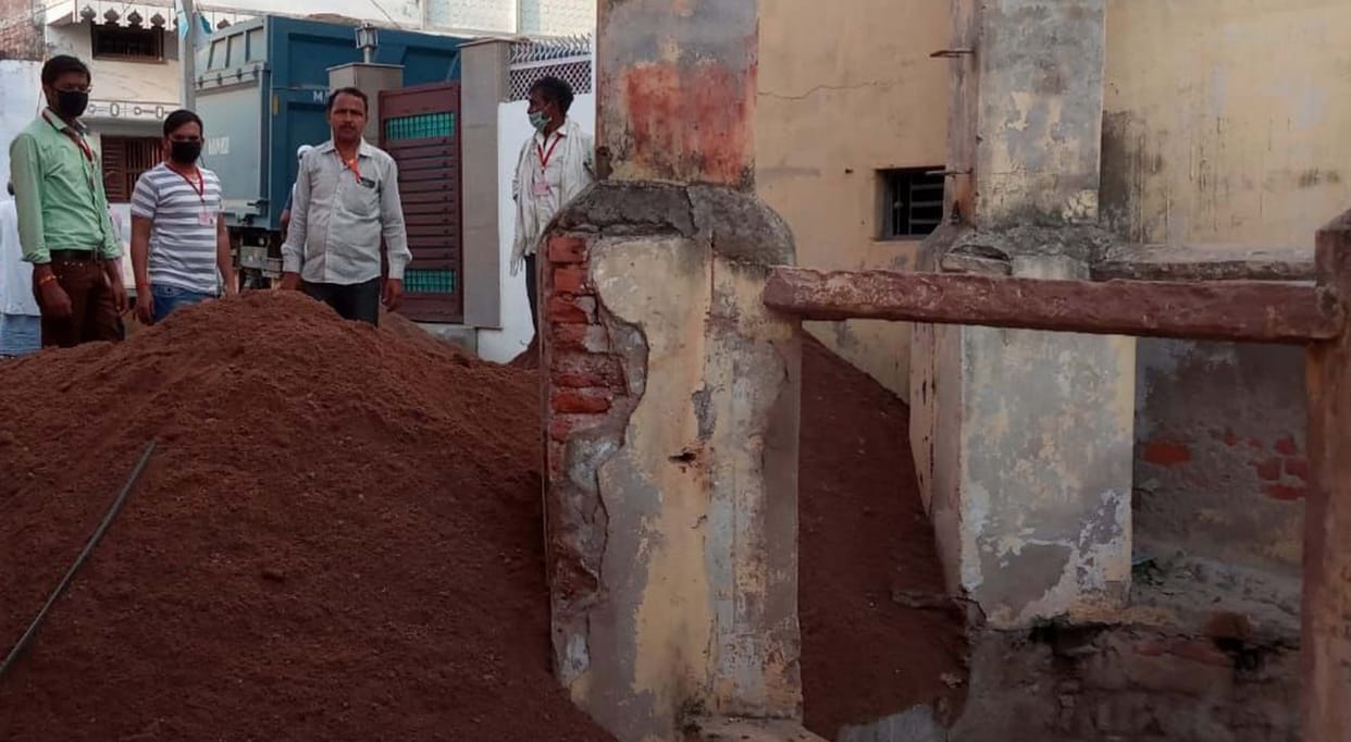 light and water problem at hot spot area in banda