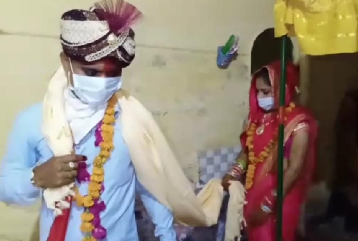 couple got marriage during lockdown with social distancing rules in agra