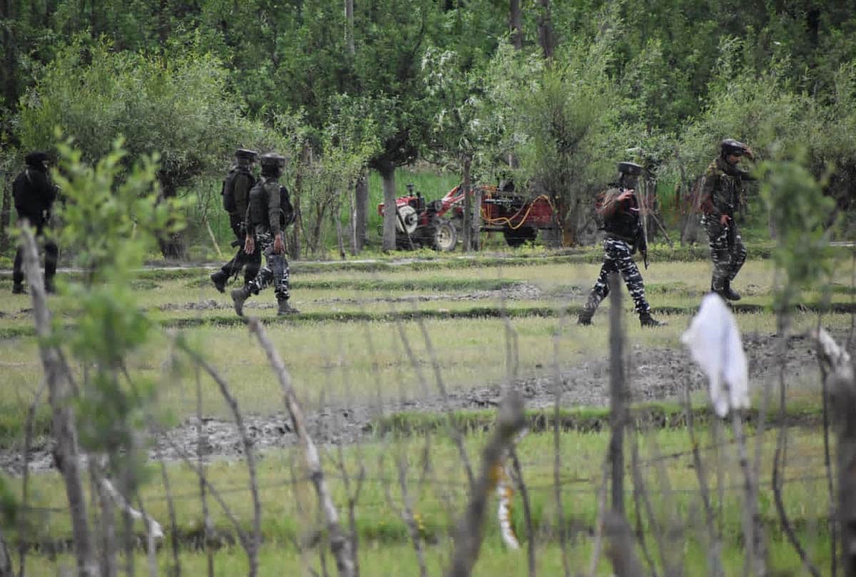 Handwara terrorist attack news in hindi, Three CRPF jawans martyred in terrorist attack