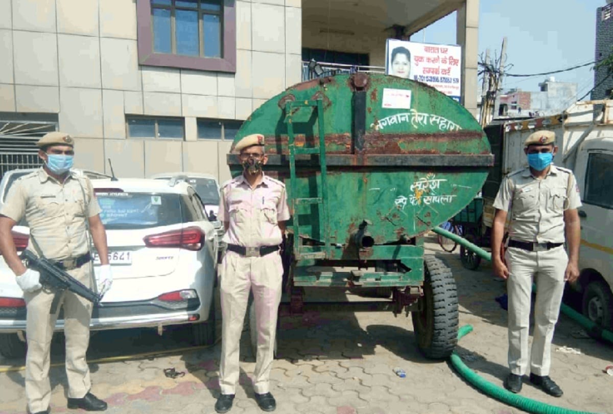 Smuggling of alcohol in water tanker delhi police arrested driver