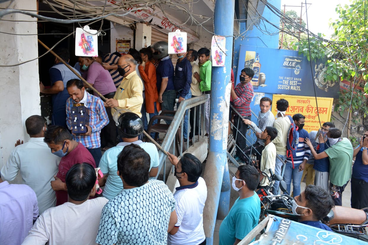 Aligarh residents bought 15 crores liquor in six hours