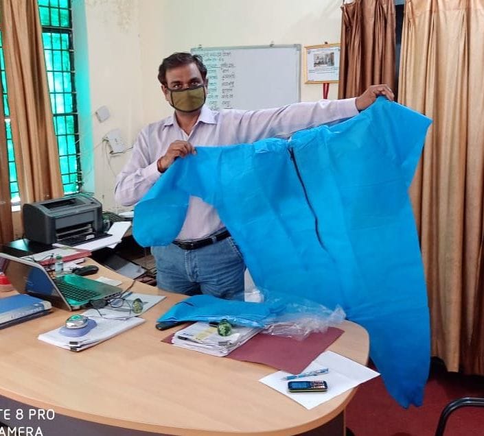 women make ppe kit