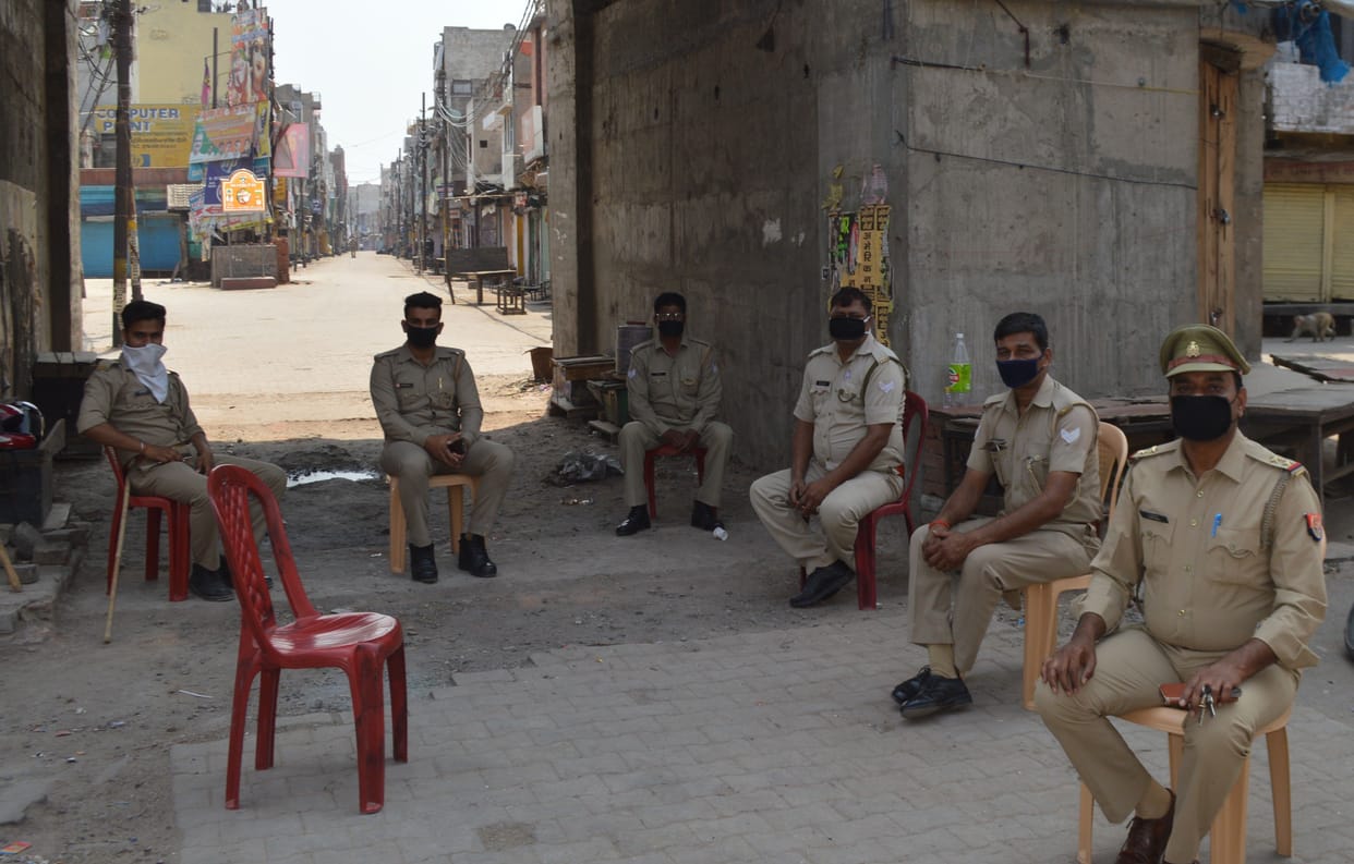 Hathras: Strict watch of police in hotspot areas, markets completely closed