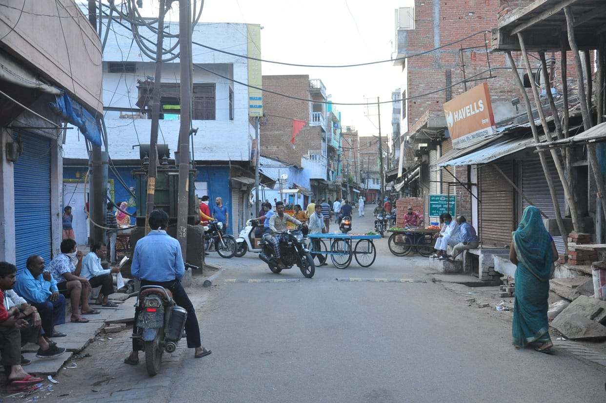 Alert and carefull jhansi nearest reaching red jon