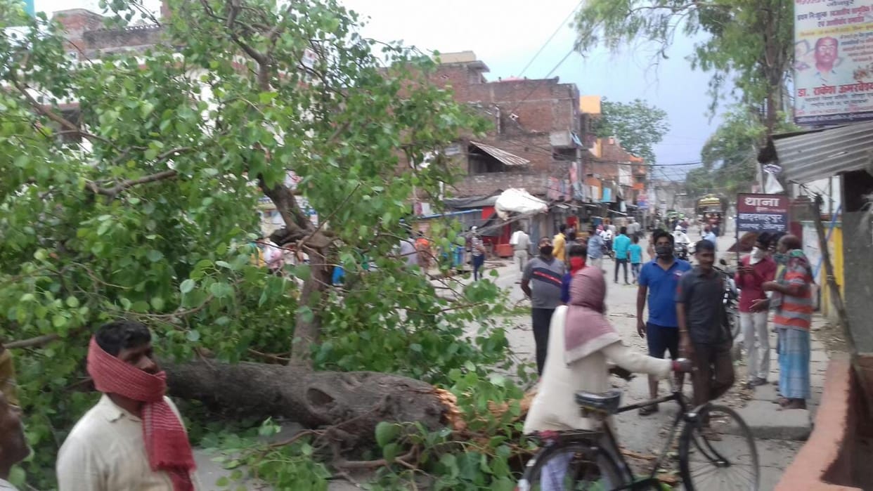 Youth dies, five injured after falling in barja
