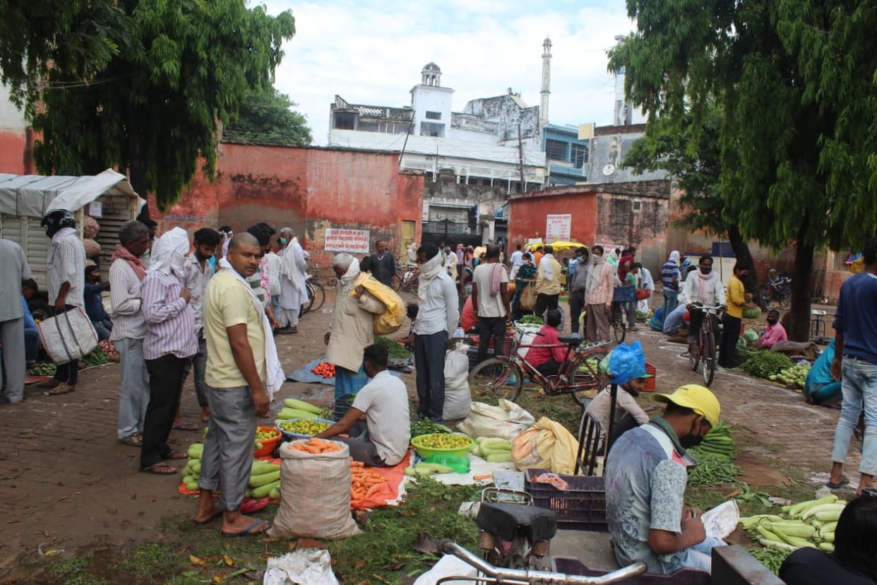 social distancing forgottten in vegetable market