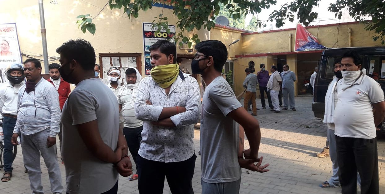 Merchants reached the police station complaining of violation of rules