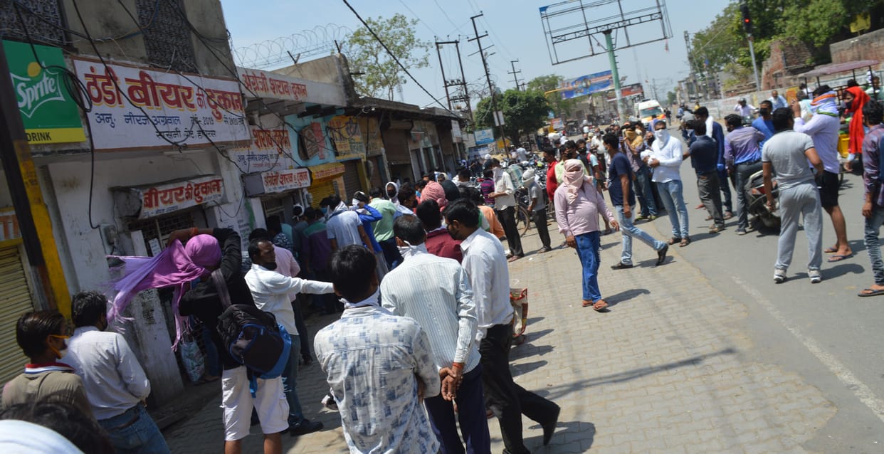 wine shop close in mursan, only beer bar has open