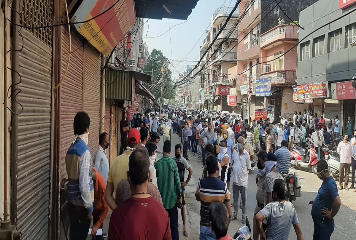 Varanasi administration changed the opening day of shops and establishments