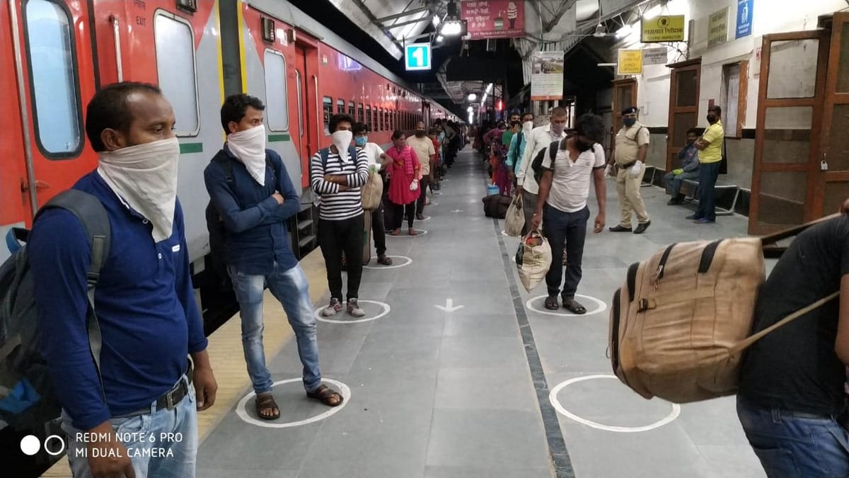 Maharashtra government asks railways for payment of railway tickets of migrant laborers