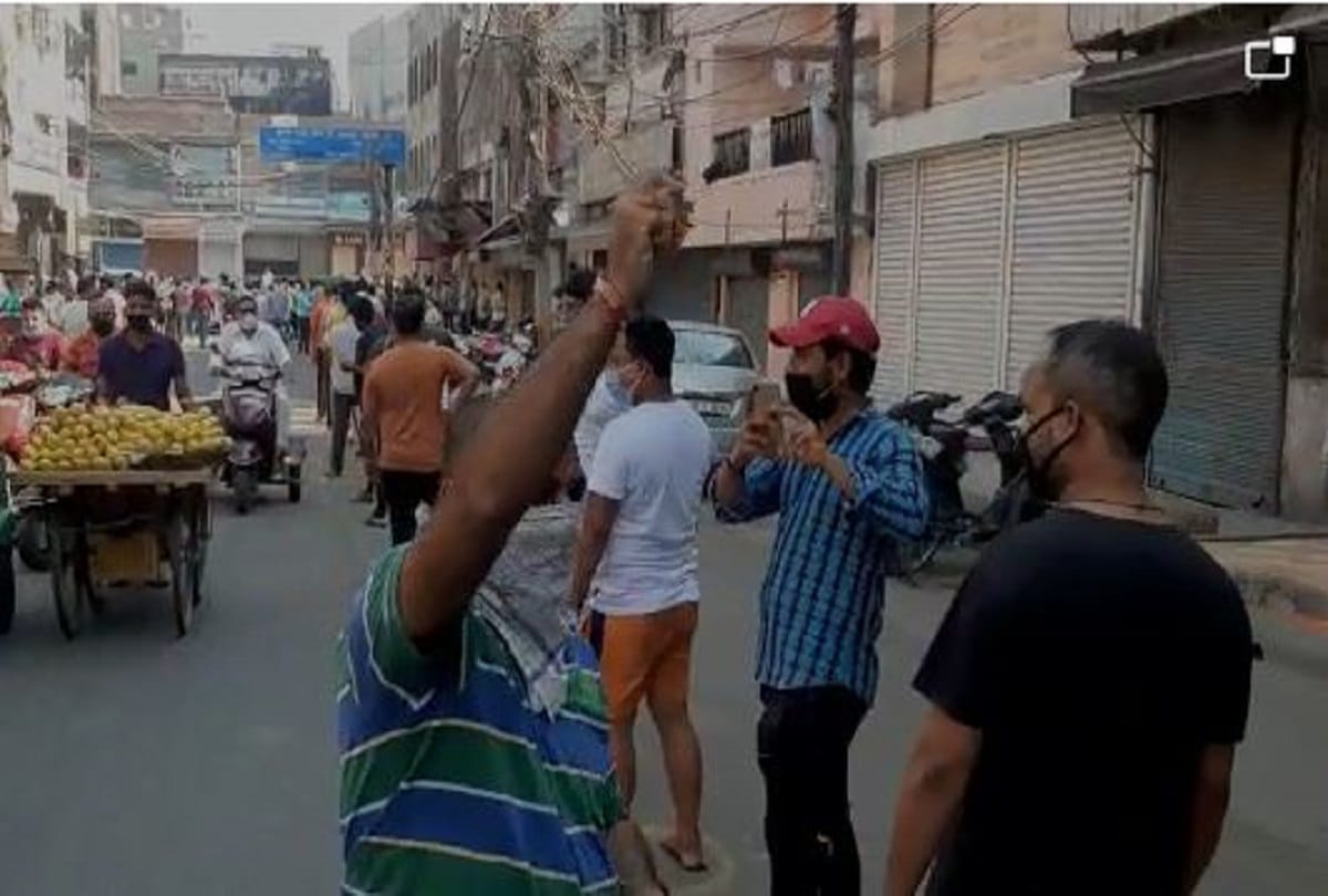 delhi man showers flowers on queue standing outside liquor shop