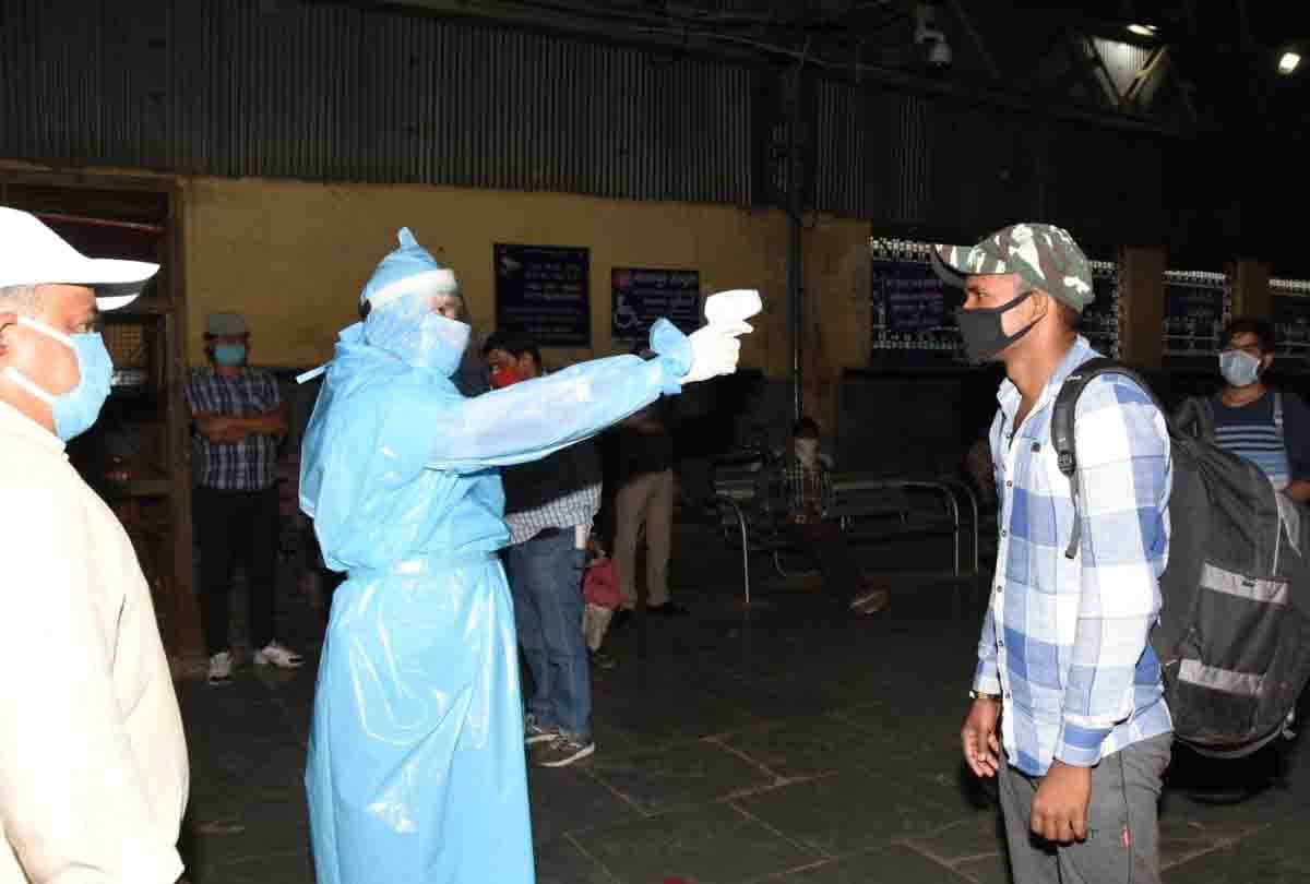 Lockdown: special Train brought to 1220 workers from gujarat to kanpur