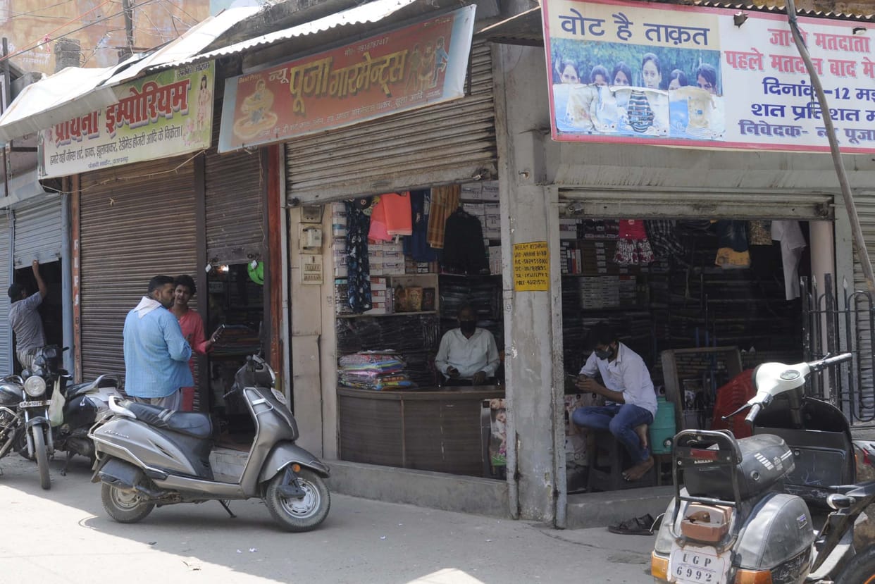 Merchants remained confused in Pratapgarh on first day, only 20 percent shops opened