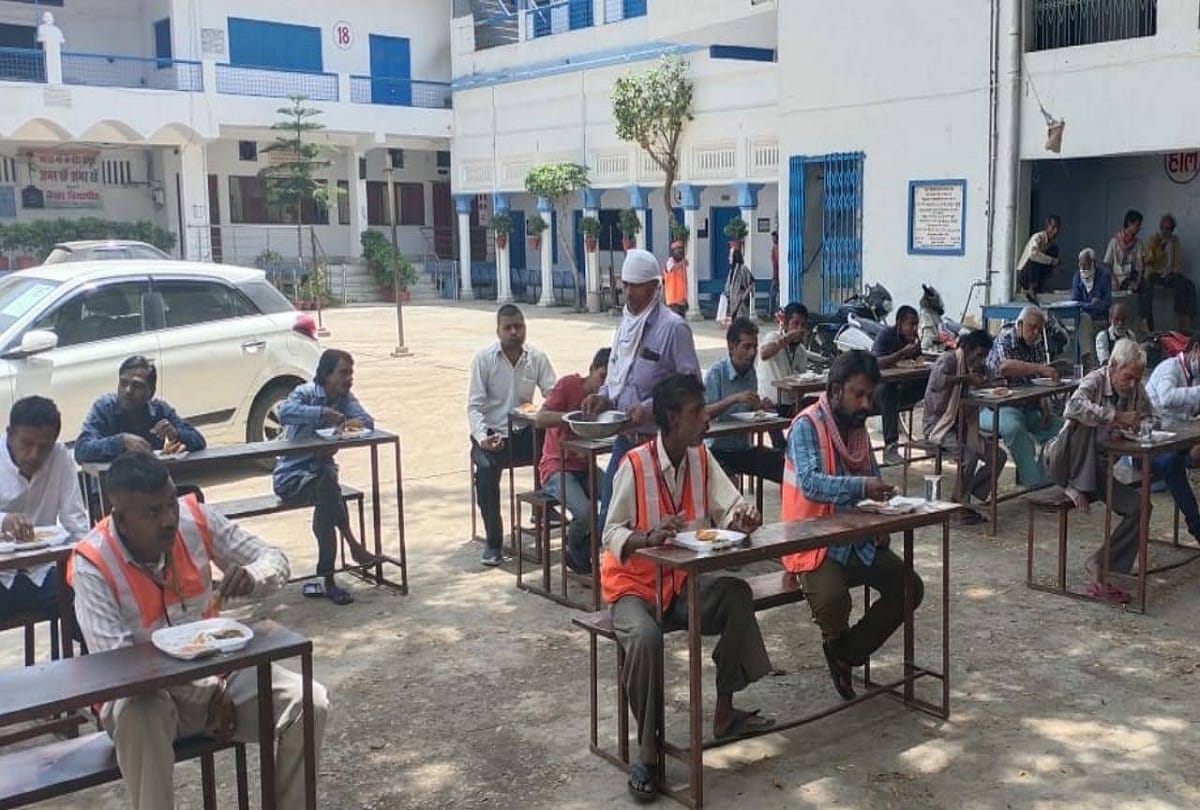 Scavengers risk corona infection, workers deployed in sensitive areas in panic