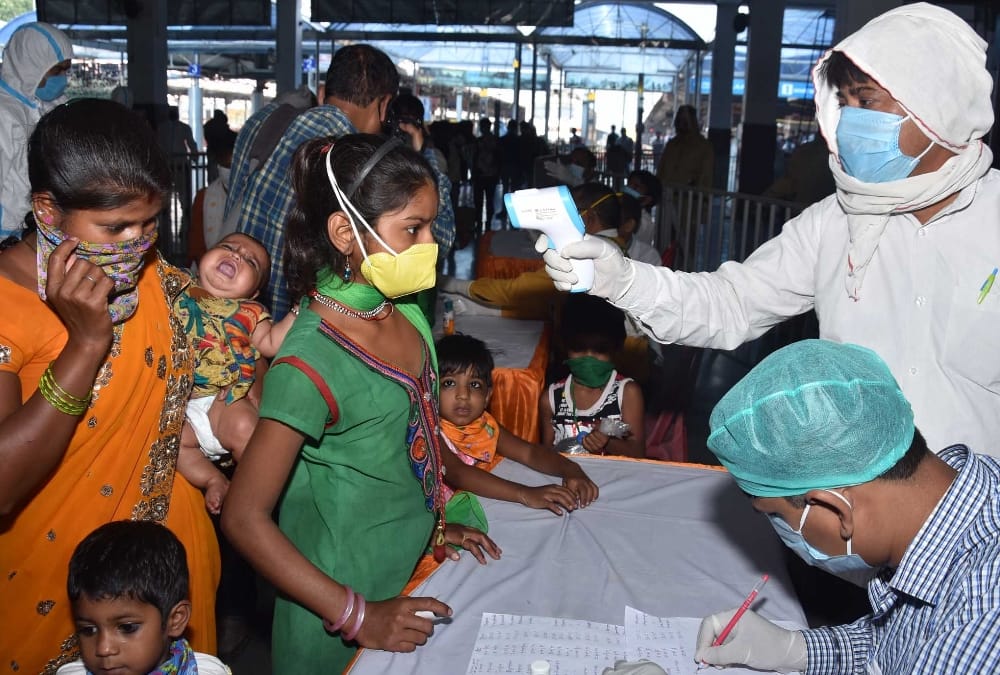 2217 labourers reached lucknow from nagpur and baroda by trains