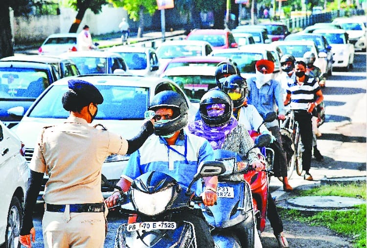 Coronavirus, Curfew Removed and people outside from house, traffic jam on chandigarh