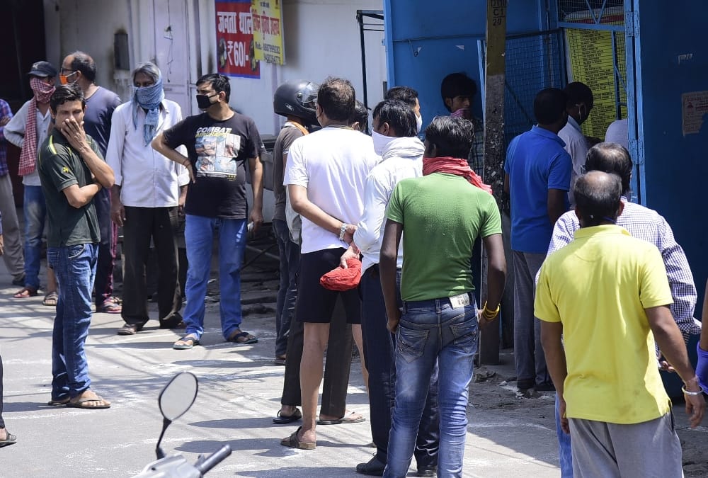 lockdown 3.0 coronavirus 3.75 crore liquor sold on second day in UP