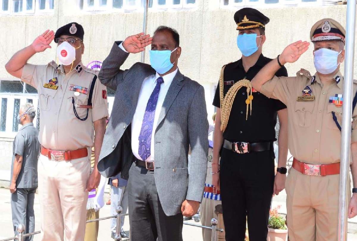 Work begins in Srinagar's civil secretariat, Lt. Governor welcomed by guard of honor