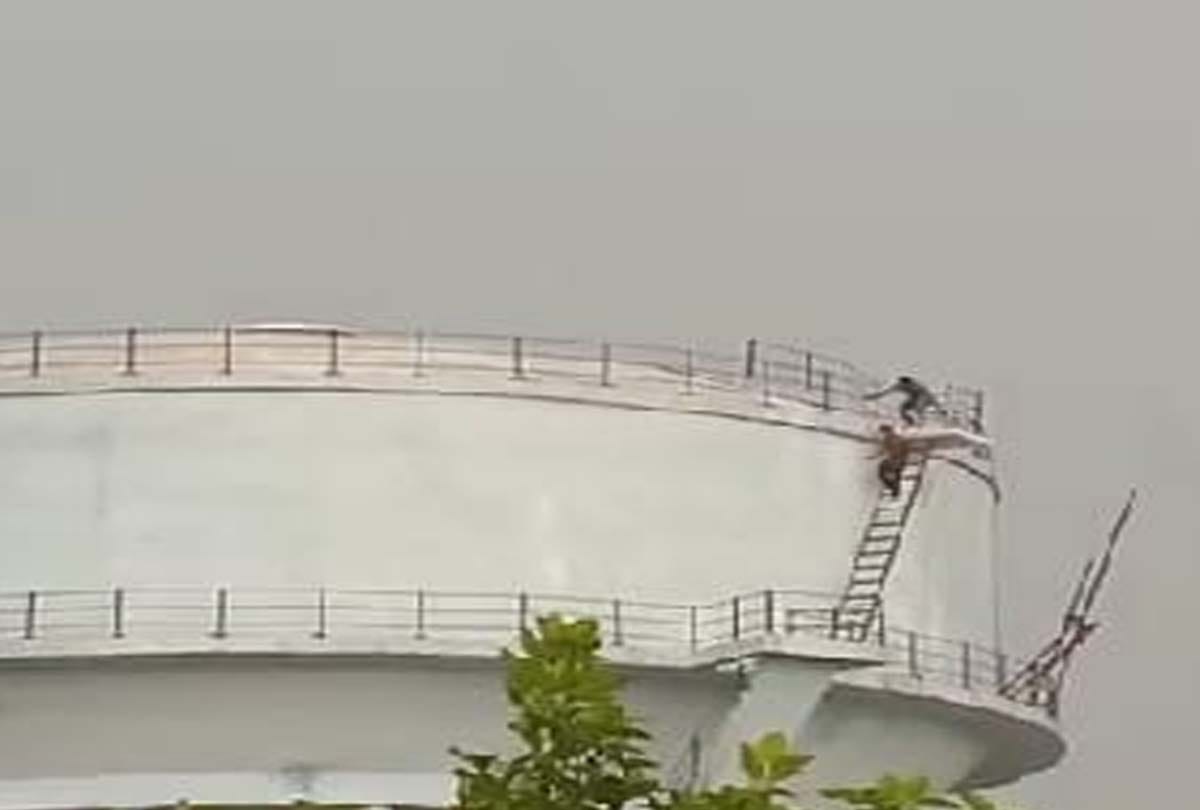 Youth climbed water tank to make Tiktok video in kanpur