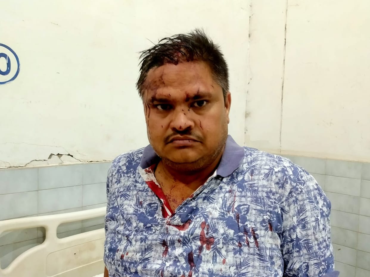 Bloody clash between two parties over Panchayat elections in Mau