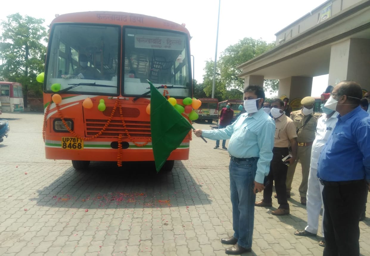 DM shows the flag, the bus went to Kayamganj with five passengers