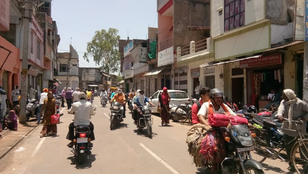 Wine shop on croud