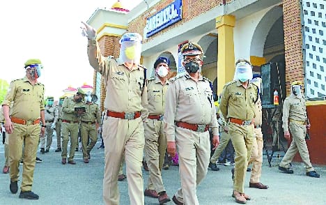 ADG also reached the junction, instructed the workers not to have any problem