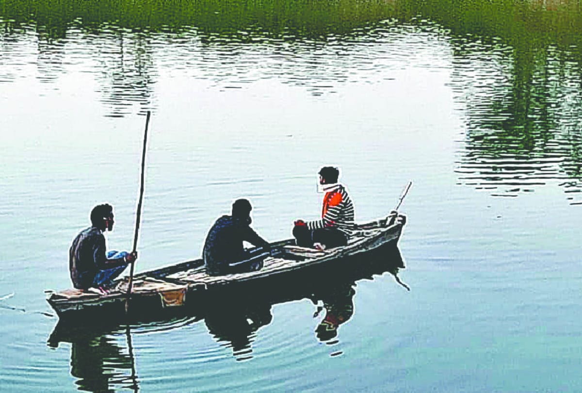 People of Bihar are coming to UP via river during Lockdown